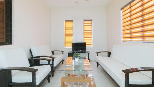 Moonwalk Hotel | RedDoorz @ Alquiza Residences Paranaque