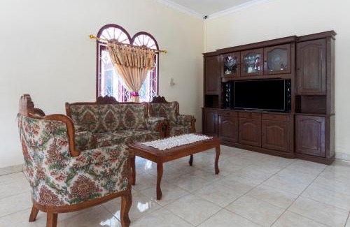 Kecamatan Siantar Hotel | RedDoorz at Samuel Homestay Pematangsiantar