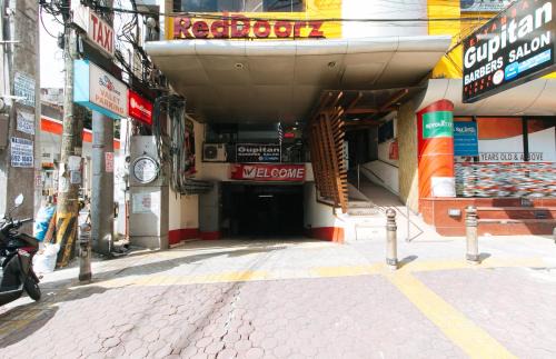 South Triangle Hotel | RedDoorz at Timog Avenue Quezon City