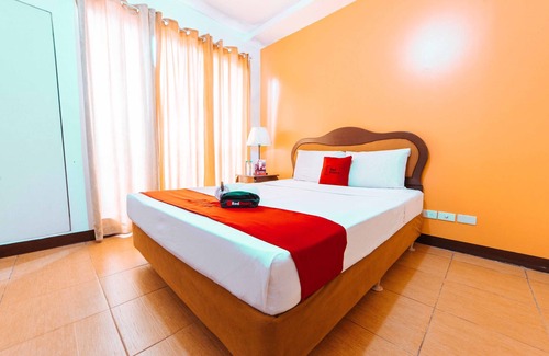 Bel-Air Hotel | RedDoorz @ Bel Air Soho Suites Makati City