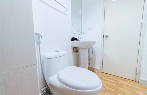 Bel-Air Hotel | RedDoorz @ Bel Air Soho Suites Makati City