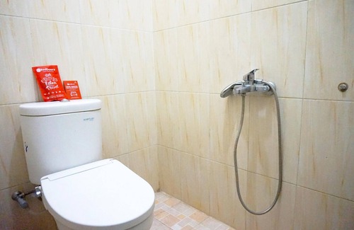Malang Hotel | RedDoorz @ Jalan Kedawung