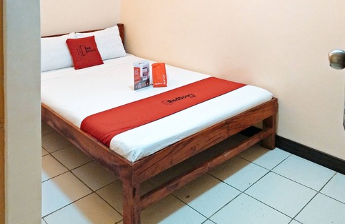 Cebu Hotel | RedDoorz near Baclay Drive Super Metro