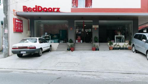 Culiat Hotel | RedDoorz near Fernwoods Garden Quezon City
