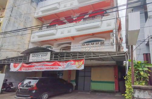 Banjarmasin Hotel | RedDoorz near Gapura Kota Banjarmasin