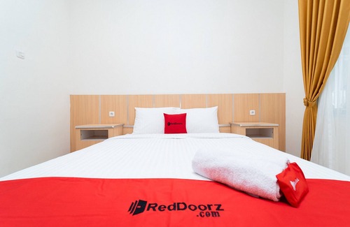 Palembang House | RedDoorz near Griya Agung Palembang