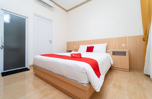 Palembang House | RedDoorz near Griya Agung Palembang