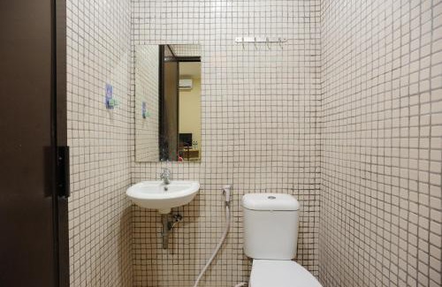 East Jakarta Hotel | RedDoorz near Jakarta International Velodrome