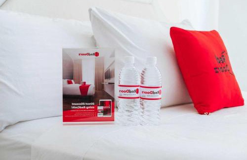 Palembang Hotel | RedDoorz near Jalan Kolonel Haji Burlian Palembang