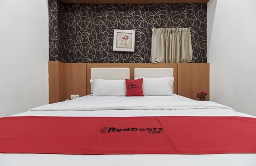Makassar Hotel | RedDoorz near Mall Panakkukang 3