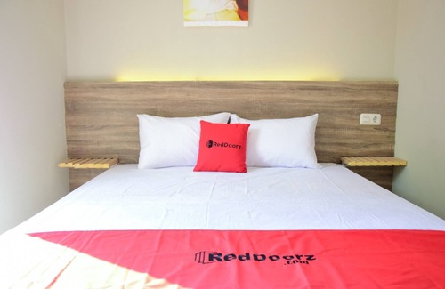 Old Jakarta Hotel | RedDoorz near Mangga Dua Square