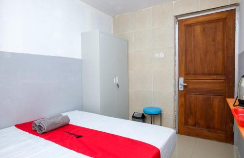 Surabaya Hotel | RedDoorz Near Mulyosari