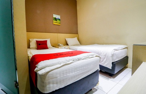 Banjarmasin Hotel | RedDoorz near Pasar Tarapung Siring Banjarmasin