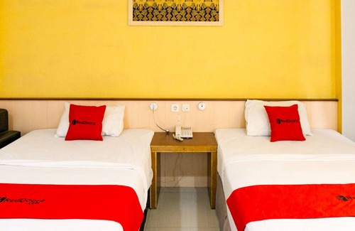 Jayapura Hotel | RedDoorz near Pelabuhan Jayapura