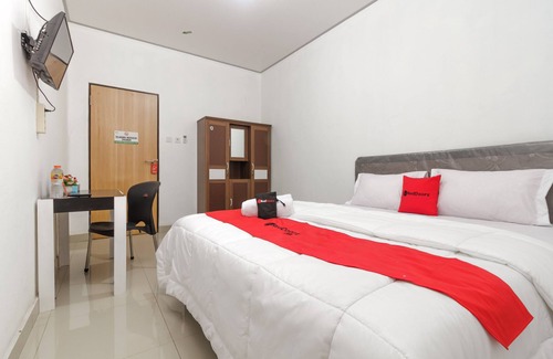 Banjarmasin House | RedDoorz near RSU Suaka Insan