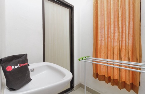 Banjarmasin House | RedDoorz near RSU Suaka Insan