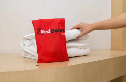 Palangkaraya Hotel | RedDoorz near Stadion Sanaman Mantikei