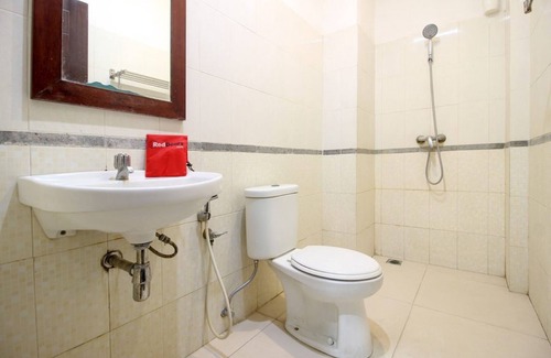 Laweyan Hotel | RedDoorz near Stadion Manahan Solo