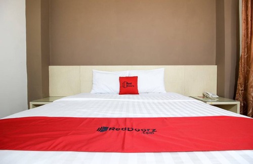 Laweyan Hotel | RedDoorz near Stadion Manahan Solo