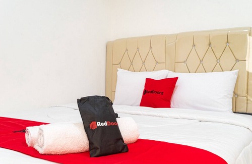 Jakarta Hotel | RedDoorz near Tarumanagara University