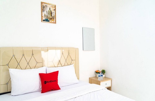 Jakarta Hotel | RedDoorz near Tarumanagara University
