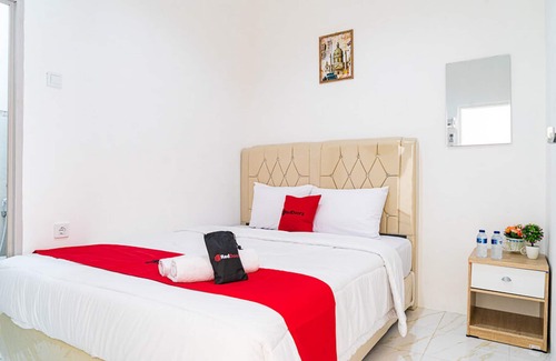 Jakarta Hotel | RedDoorz near Tarumanagara University