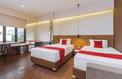 Ciputat Hotel | RedDoorz Plus @ CBD Bintaro