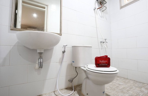 Depok House | RedDoorz Plus near Adisucipto Airport 2