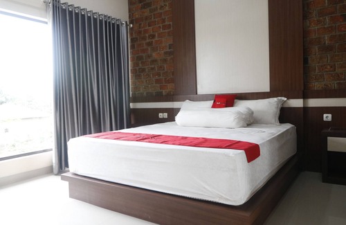 Medan Hotel | RedDoorz Plus near Kualanamu Airport