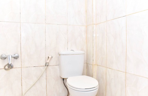 Makassar Hotel | Reddoorz Plus near Makassar Town Square