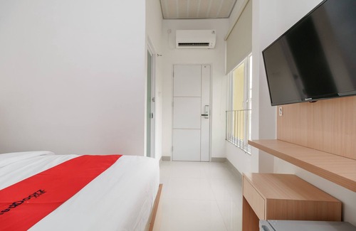 Palembang House | RedDoorz Plus near RS RK Charitas 2 Palembang