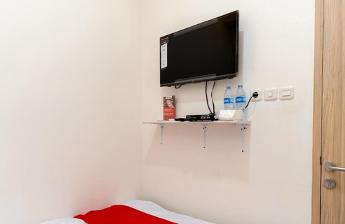 Jelambar Hotel | RedDoorz Plus Near RS Royal Taruma Grogol