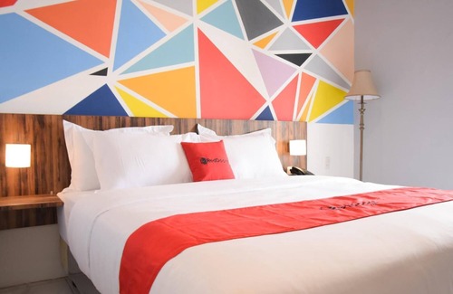 Medan Hotel | RedDoorz Plus near UNIMED Medan