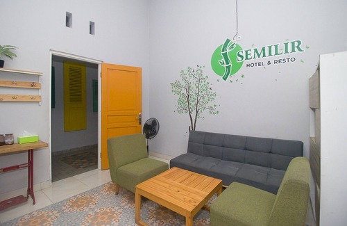 Sampang House | RedDoorz Plus Syariah near Alun Alun Sampang