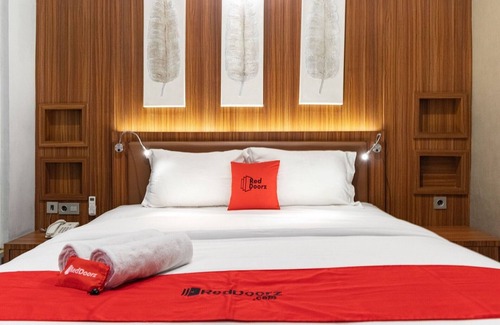 Medan Hotel | RedDoorz Premium near Centre Point Mall Medan
