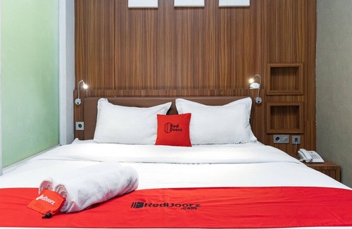 Medan Hotel | RedDoorz Premium near Centre Point Mall Medan
