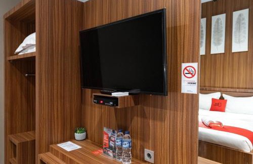 Medan Hotel | RedDoorz Premium near Centre Point Mall Medan