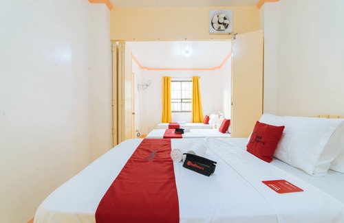 Mandurriao Hotel | RedDoorz @ Q Abeto Street Mandurriao