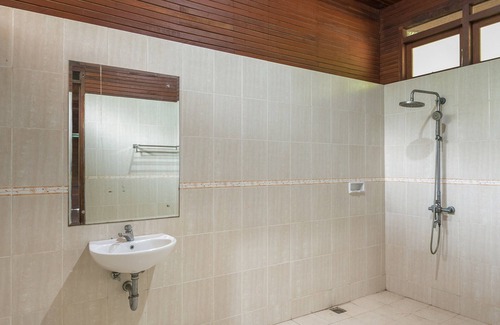 Pantai Indah Kapuk Hotel | RedDoorz Resort @ Taman Wisata Mangrove