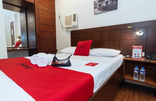 San Antonio House | RedDoorz @ San Antonio Makati
