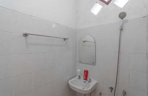 Balikpapan Hotel | RedDoorz Syariah near Terminal Batu Ampar 2