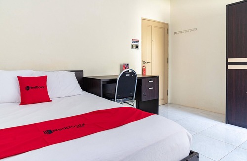 Banjarmasin Hotel | RedDoorz Syariah near Jalan A Yani KM 8 Citraland