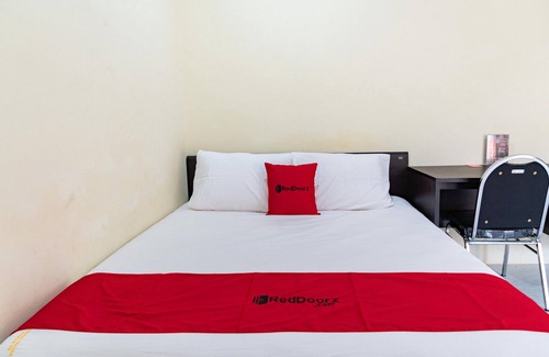 Banjarmasin Hotel | RedDoorz Syariah near Jalan A Yani KM 8 Citraland