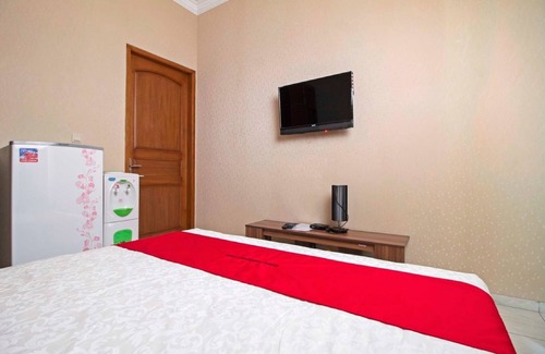Jakarta Hotel | RedDoorz Syariah near Mercu Buana University
