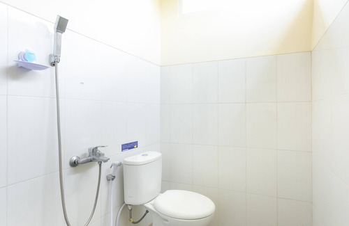 Laweyan House | RedDoorz Syariah near Purwosari Train Station