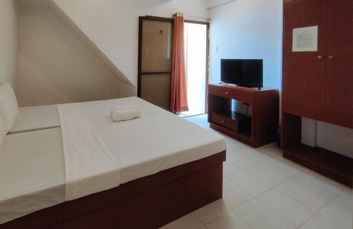 Boracay Island Hotel | RedDoorz @ The Central Inn Boracay Island