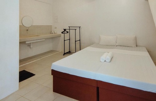 Boracay Island Hotel | RedDoorz @ The Central Inn Boracay Island