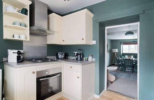 Moreton-in-Marsh Apartment | Redesdale View, High Street with Private Garden