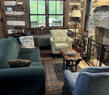 Rutherfordton House | Redesign Wooden Cabin with Jacuzzi and Front Porch in North Carolina