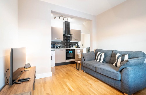 Redhill Apartment | Redhill Garland- 1 bed ground floor apartment by LGW Short Lets